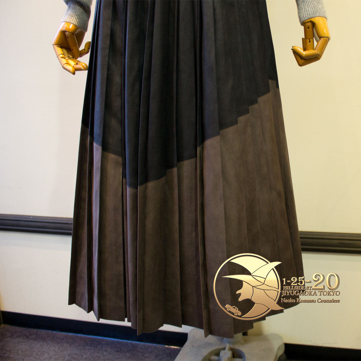 BE1803Skirt バイカラープリーツロングスカート – MASHA Naoko BE1803Skirt バイカラープリーツロングスカート – MASHA Naoko